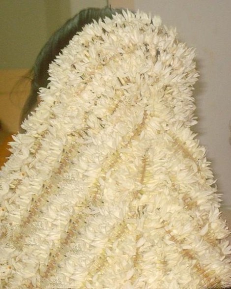 Malayali Bride with Jasmine headdress. Photo: Ks.mini